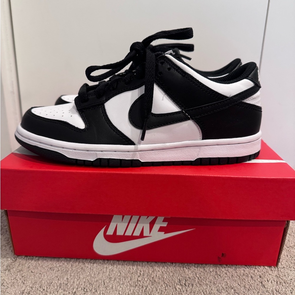 NWT Nike Dunk pandas - size 5Y (women 6.5) - Picture 5 of 9